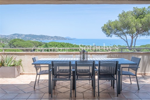 Ste Maxime, Provencal villa with panoramic sea view close to the beach.