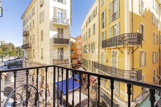 Élégance Exclusive à Vieux Nice : Deux Appartements Uniques à Dé