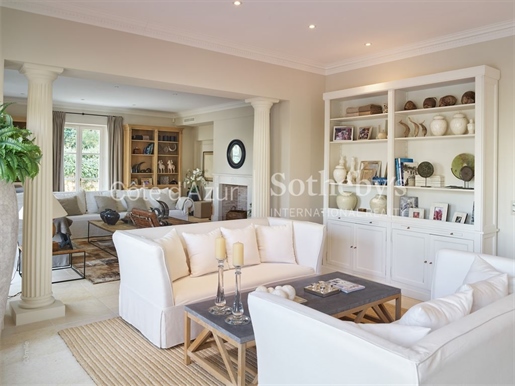 Sole Agent - within walking distance from the charming village of Mougins - Property with sea view