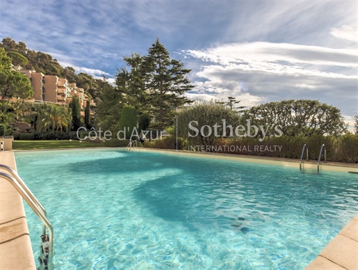 2-Room apartment in Nice Mont-Boron: sea view, pool, terrace, garage