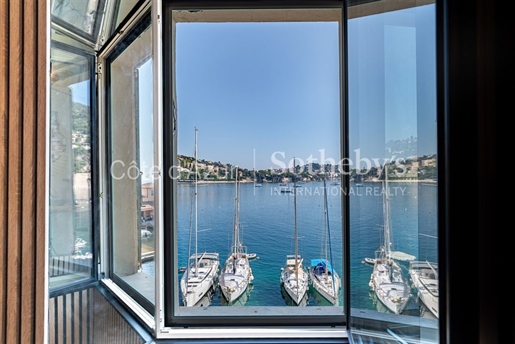 Villefranche-Sur-Mer - Ideal 'pied à terre' apartment on the top floor overlooking the Port.