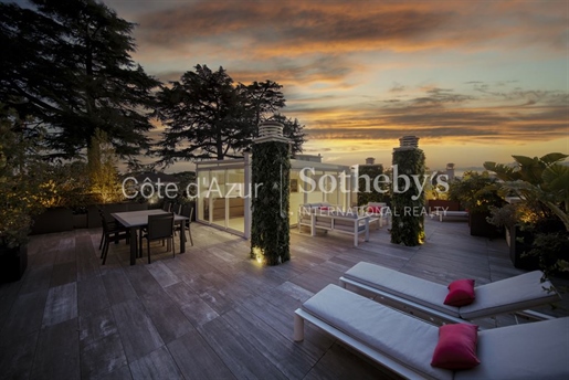 Cannes centre: Exquisite renovated duplex apartment with rooftop terrace - 3 bedrooms