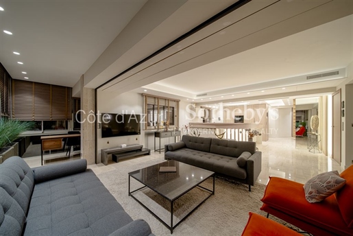 Cannes centre: Exquisite renovated duplex apartment with rooftop terrace - 3 bedrooms