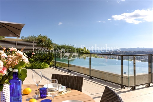 Moderne Luxusvilla, Panoramablick auf das Meer, Swimmingpool