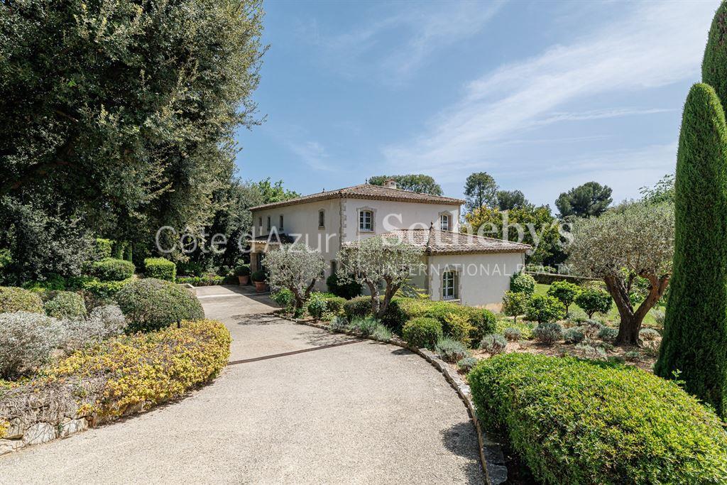 Bastide villa with heated pool and landscaped garden in La Colle-sur-Loup