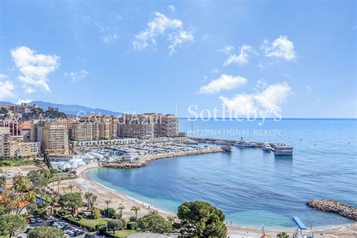 Bright and luxurious triplex overlooking the Mediterranean Sea, 5 minutes from Monaco