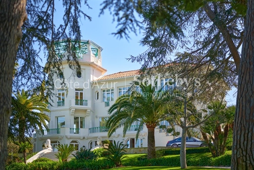Cap d'Antibes, luxurious art-deco mansion, its guest villa and its waterfront house, sea view.