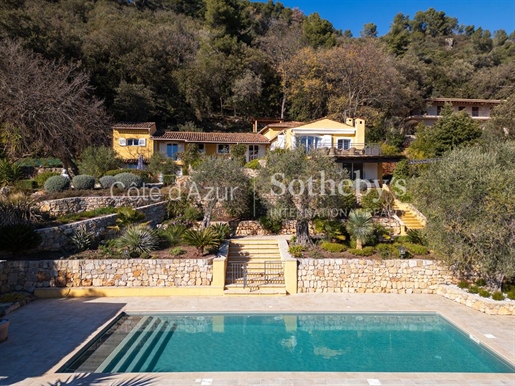 Hinterland of Cannes - Charming property 45 minutes from Nice Airport, with panoramic views.