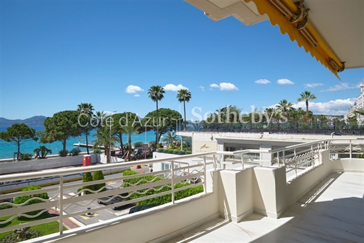 Cannes Croisette, Henri Iv Résidence - Luxury 2 beds apartment on the seafront.