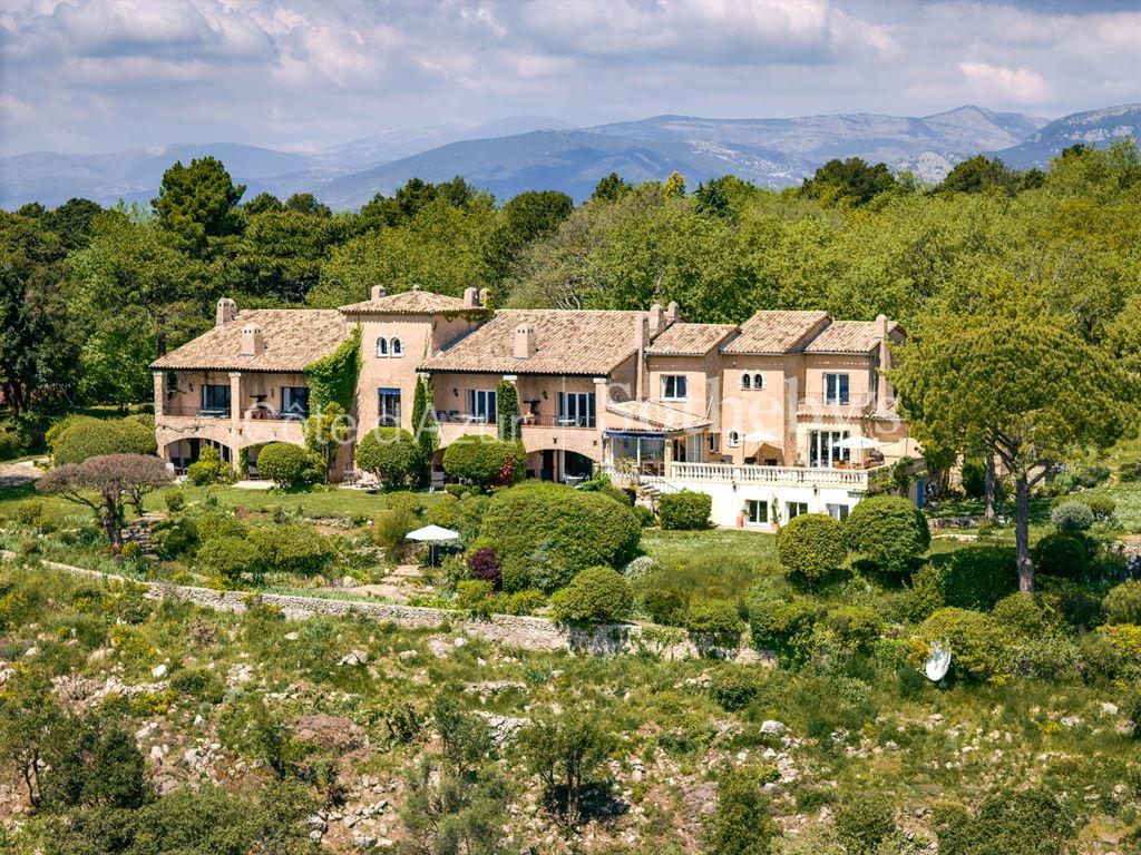 Exceptional estate with panoramic sea and lake views in Cabris, French Riviera hinterland