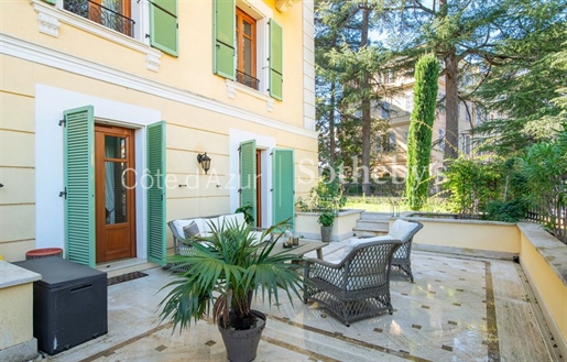 Cannes Oxford, Luxurious 105 sqm apartment with private garden and terraces.