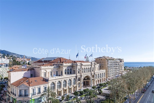 3-Room apartment in the city centre of Menton, a short stroll from the seafront.