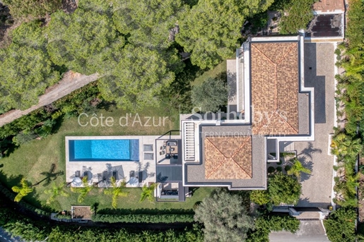 Stunning contemporary villa in Mougins - prime position and views over the old village.