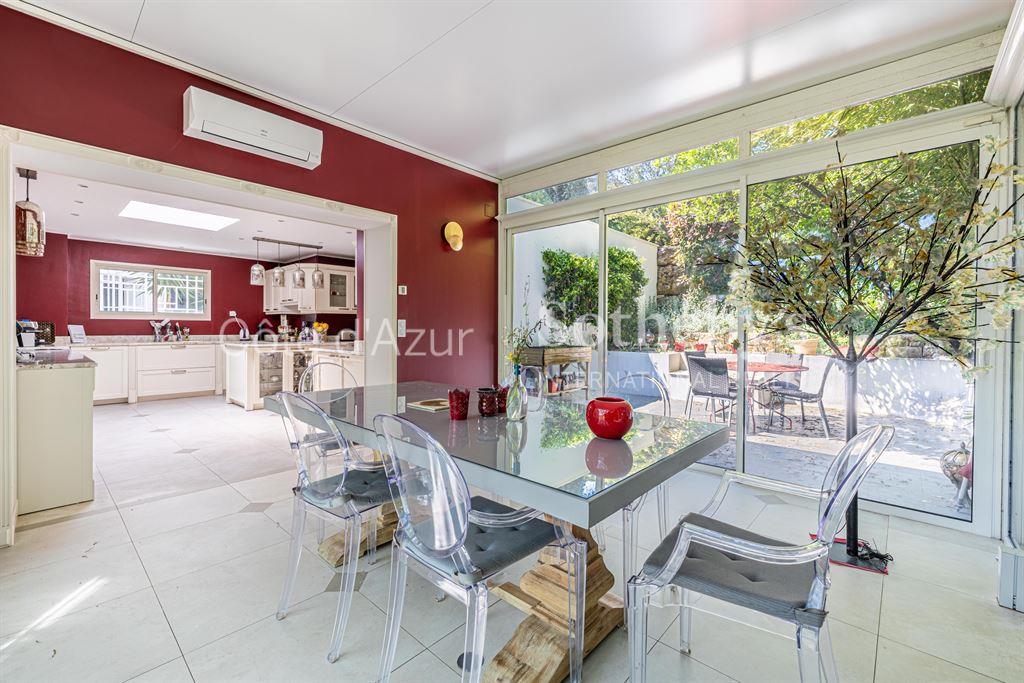 Valbonne high-end property with Spa, cinema, and independent guest house