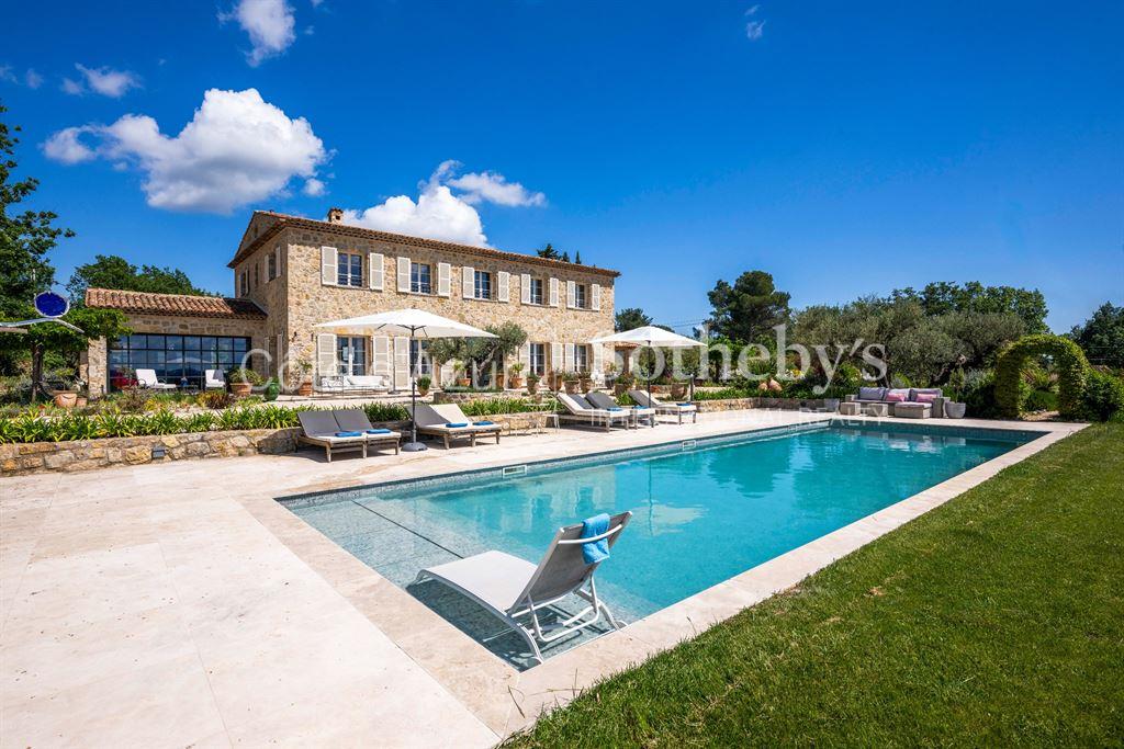 Exquisite stone bastide with panoramic views near Terre Blanche golf in Tourrettes, Provence