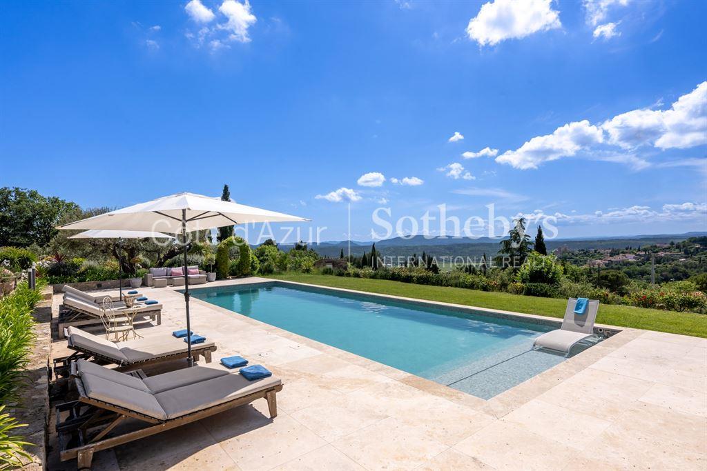 Exquisite stone bastide with panoramic views near Terre Blanche golf in Tourrettes, Provence