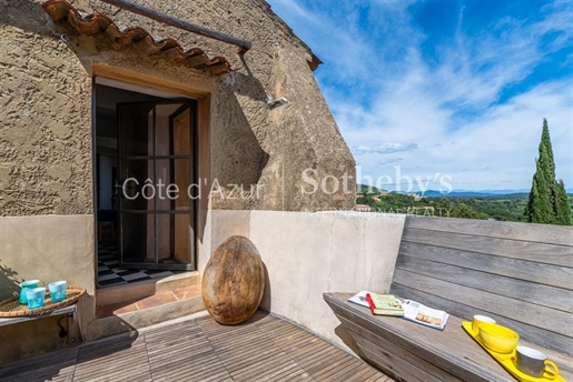 Ramatuelle- Rare charming village house with terrace and sea view
