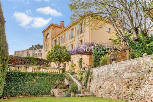 Exclusive 18th century estate in Grasse - Panoramic sea views & pool