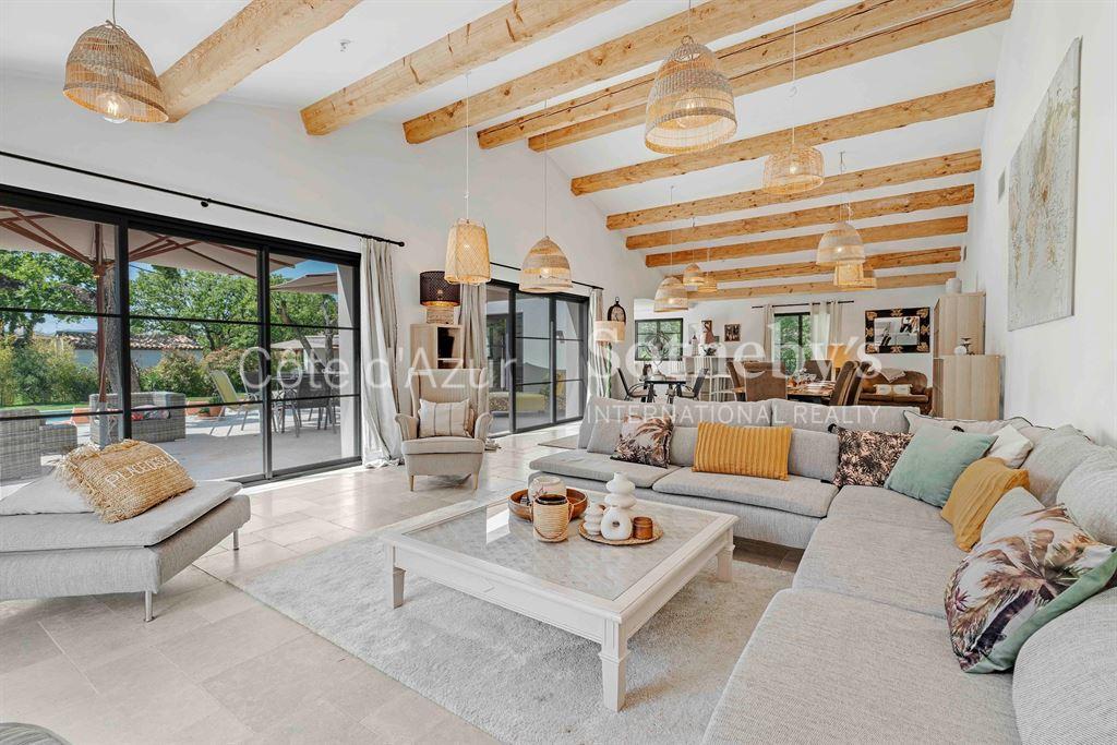 Luxury villa for sale in the gulf of Saint-Tropez 6 bedrooms, pool, garden : Grimaud