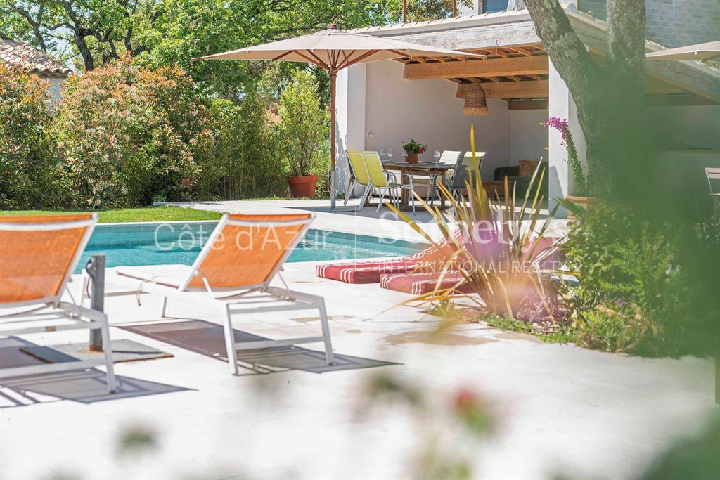 Luxury villa for sale in the gulf of Saint-Tropez 6 bedrooms, pool, garden : Grimaud