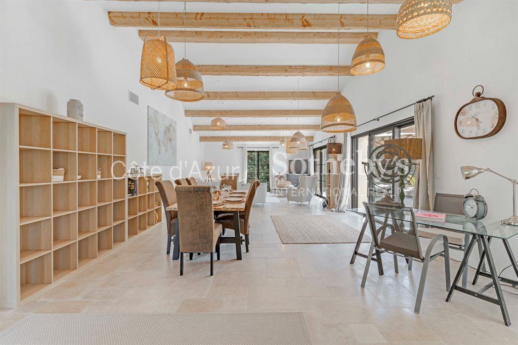Luxury villa for sale in the gulf of Saint-Tropez 6 bedrooms, pool, garden : Grimaud