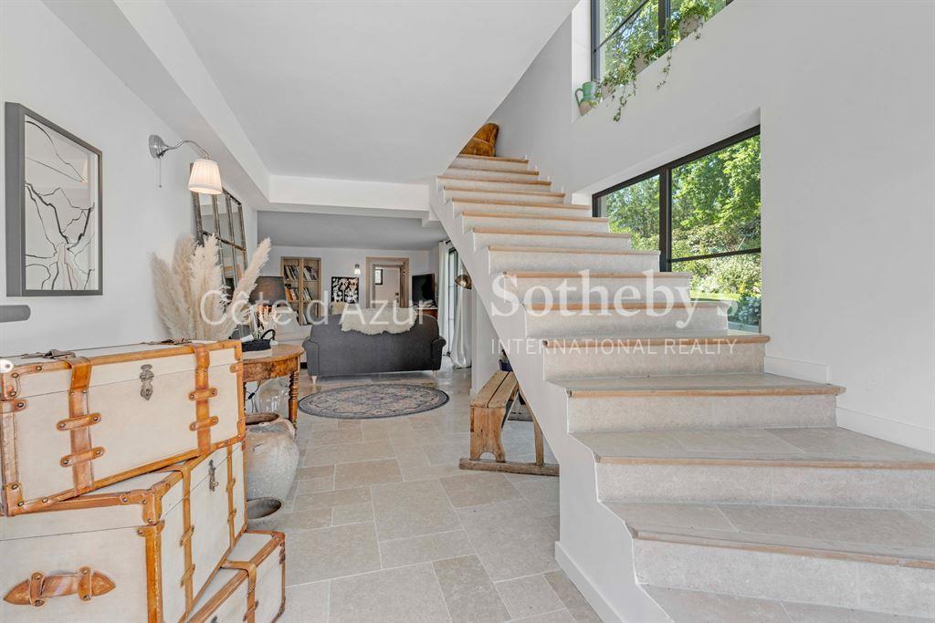 Luxury villa for sale in the gulf of Saint-Tropez 6 bedrooms, pool, garden : Grimaud