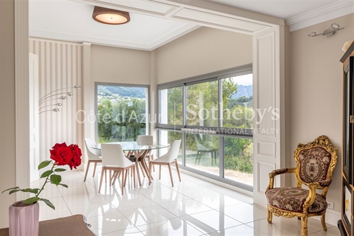 Luxurious Contemporary Villa for Sale in Côte d'Azur with Panoramic Sea Views