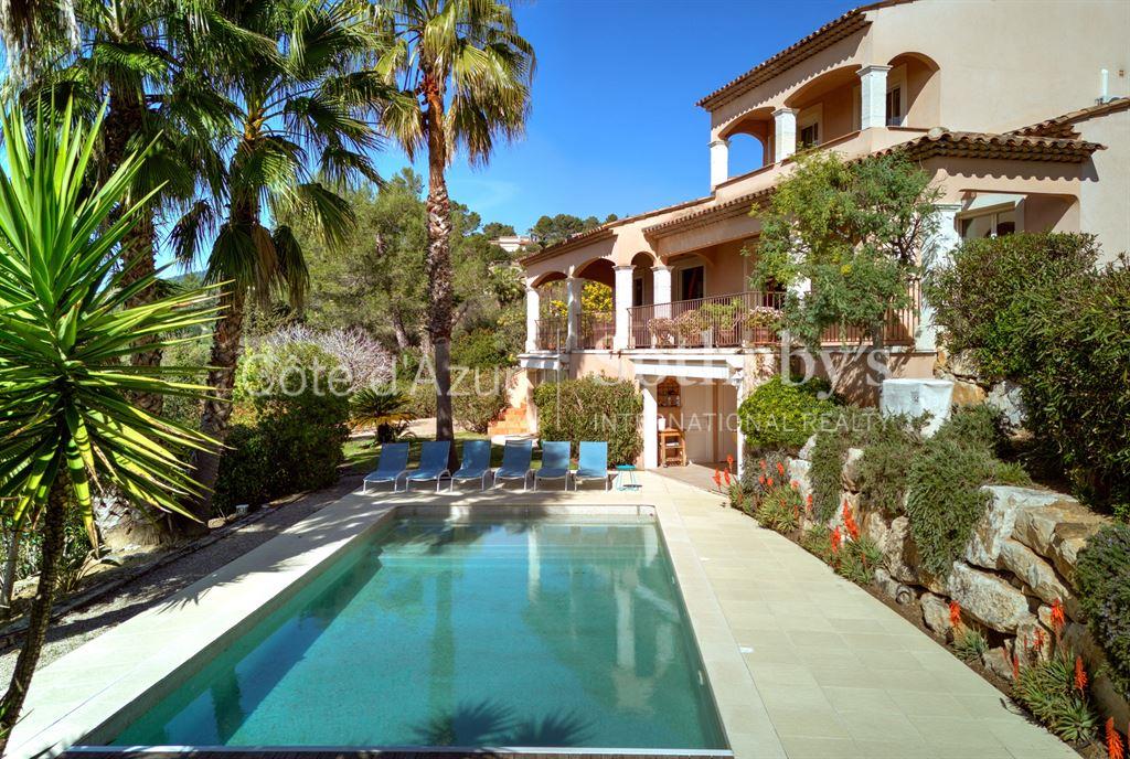 Peymeinade - Provencal villa in a private estate with panoramic views