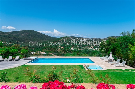 Ste Maxime - Splendid Provencal villa in a dominant position with sea and mountain views.