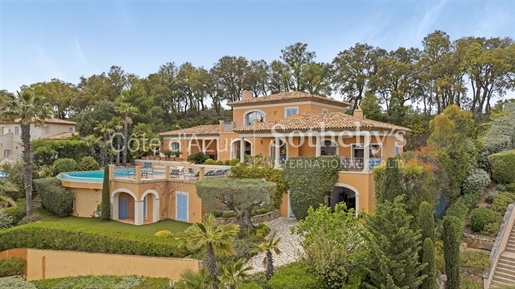Spacious property with stunning view of the 'Golfe de St Tropez'