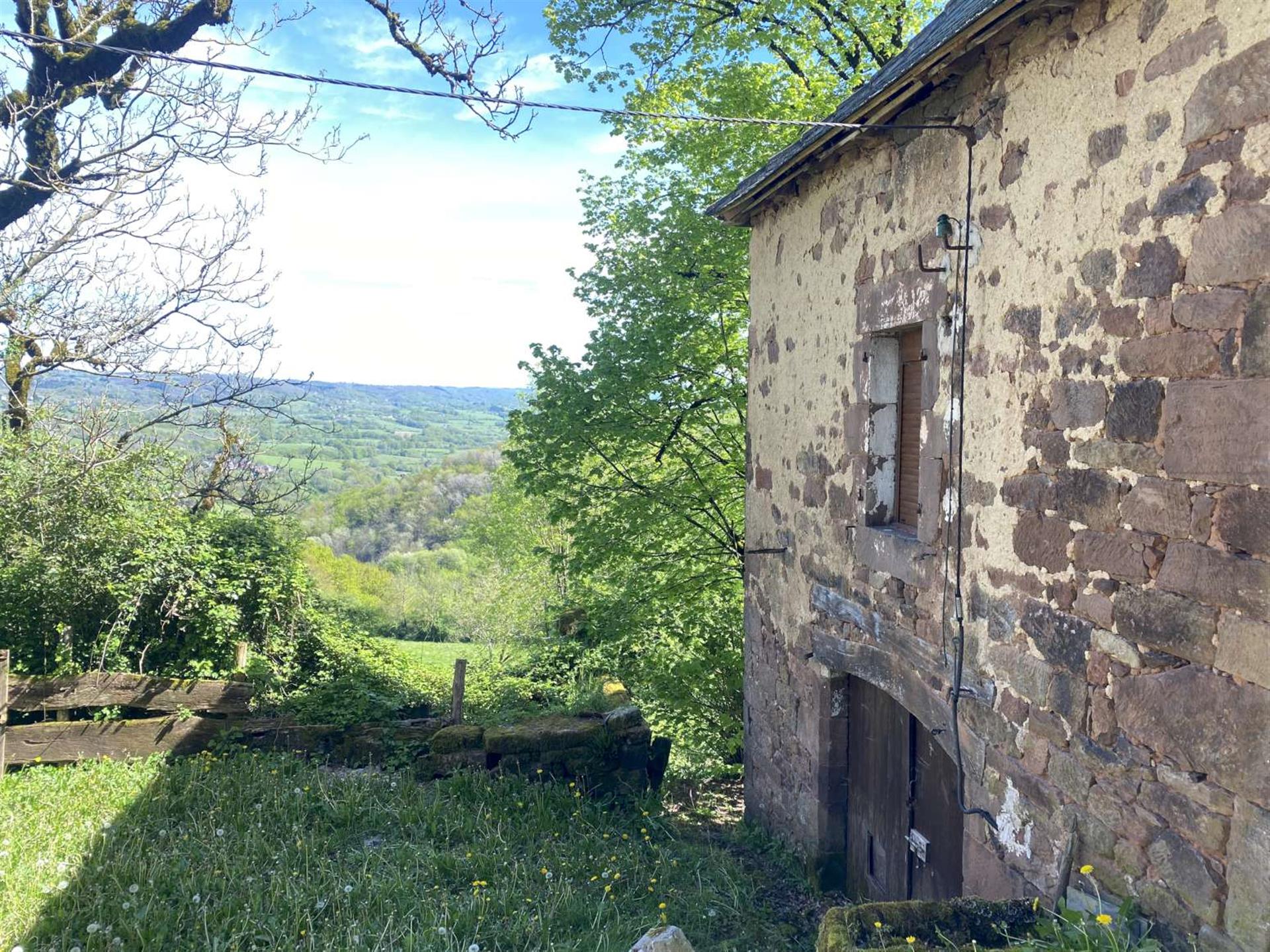 House + barn of character, 20 minutes from Brive