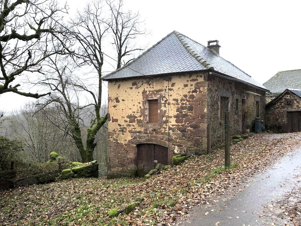 House + barn of character, 20 minutes from Brive