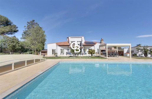 Lovely property with swimming pool on 2500m² of land