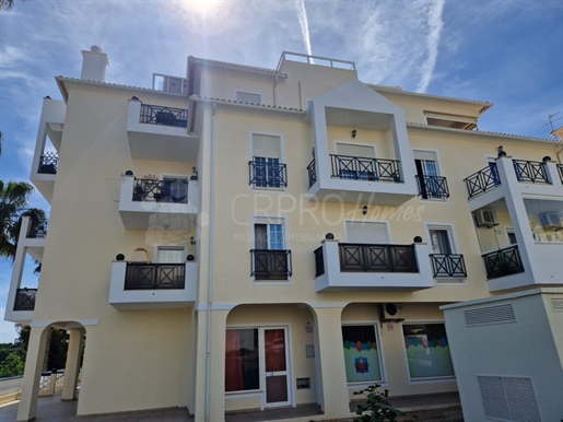 Spacious and comfortable 3 bedroom flat in Armação de Pêra.