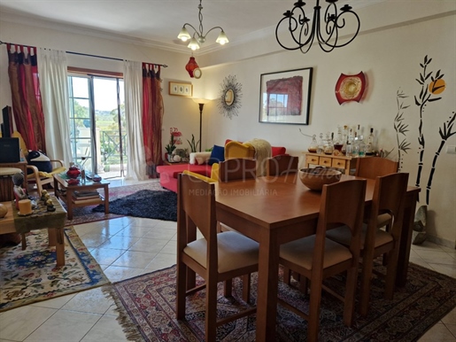 Spacious and comfortable 3 bedroom flat in Armação de Pêra.