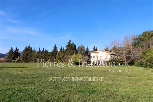 South Luberon, Lourmarin schönes Gebäude von 212 m² zu renovieren.