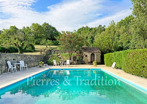 En Provence, magnifique propriété avec vue au coeur d'un joli parc arboré avec piscine et source