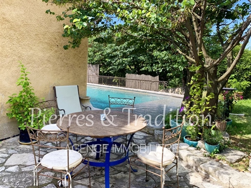 Provence, Luberon, Très belle et grande maison de maitre avec piscine, gîte et jardin.