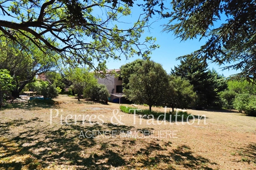 Provence, Luberon, Viens Grande maison, 6 chambres avec terrain, piscine et vue...
