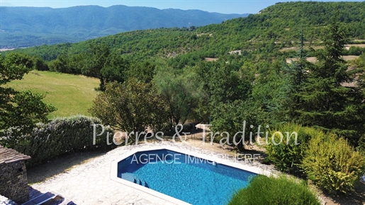 Provence, Luberon, Old renovated sheepfold with panoramic view.