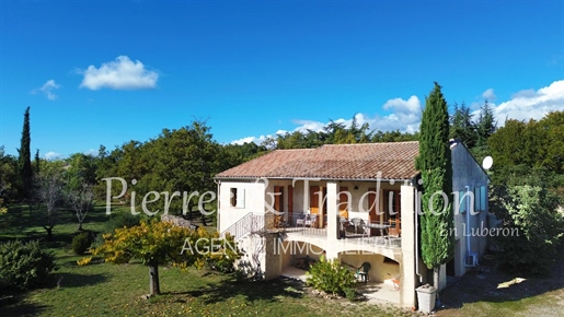 Provence, Luberon, beautiful house with large land near the village