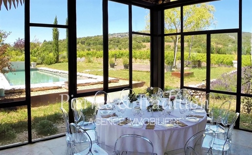 Provence, Luberon, Belle propriété avec piscine et terrain à Saint Saturnin les Apt avec vues dégagé