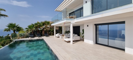 Les Issambres, Contemporary house, panoramic sea view.