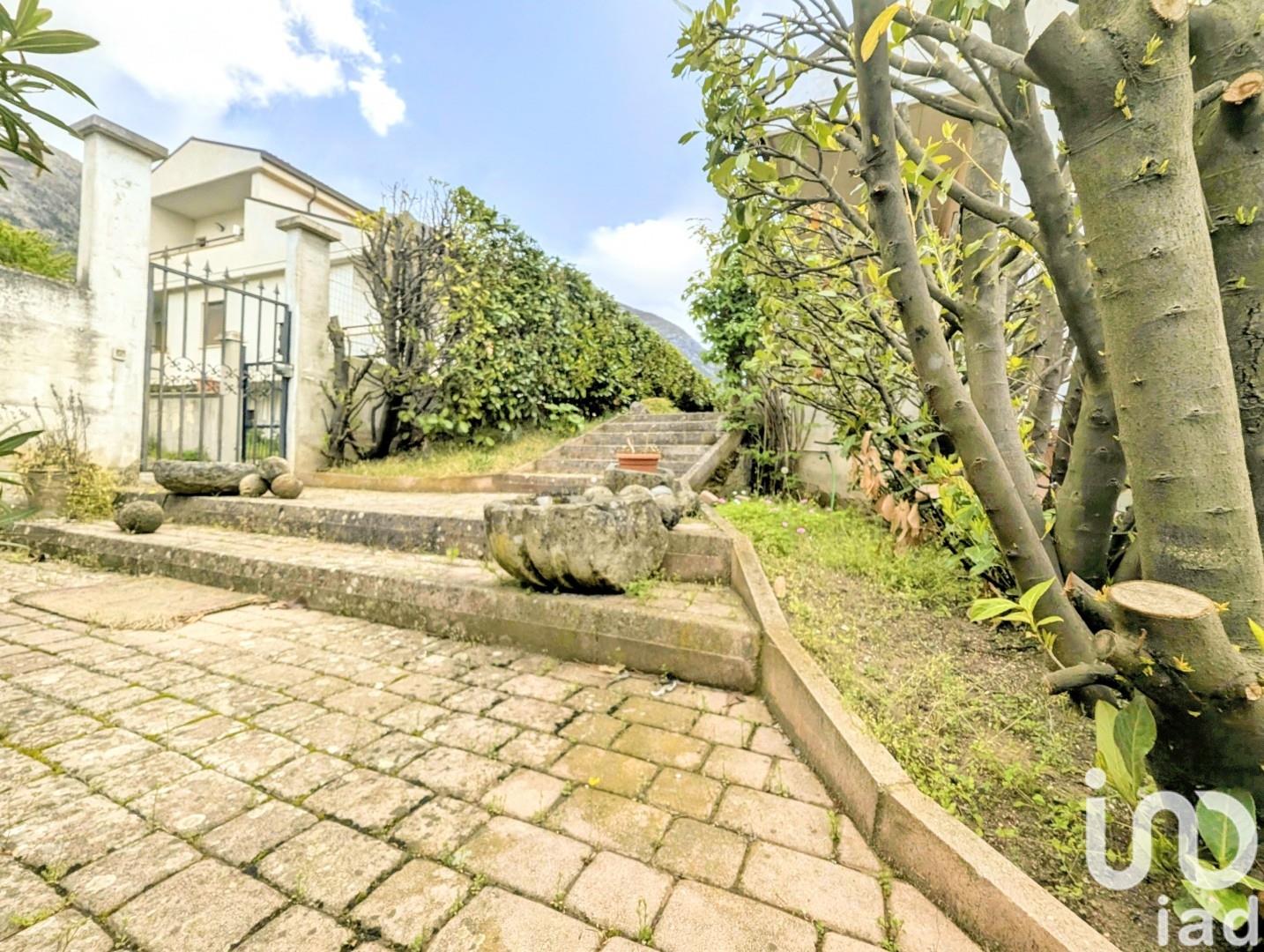 Sale Detached house / Villa 232 m² - 5 bedrooms - Sulmona