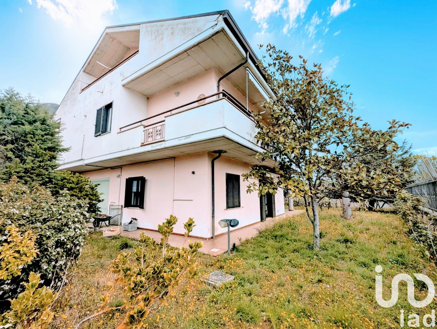Sale Detached house / Villa 232 m² - 5 bedrooms - Sulmona