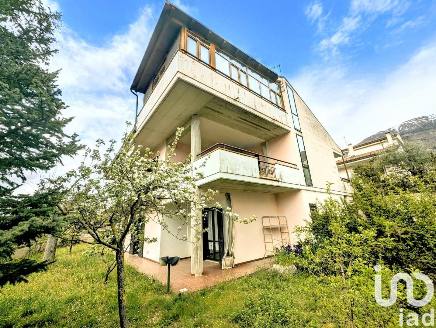 Sale Detached house / Villa 232 m² - 5 bedrooms - Sulmona