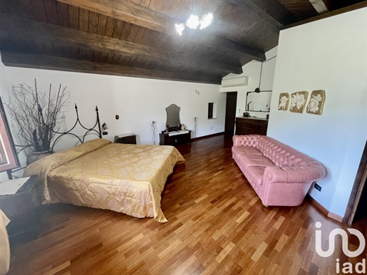 Vendita Casa indipendente / Villa 276 m² - 6 camere - Pettorano sul Gizio