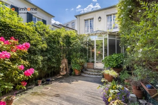 For Sale: Stunning Townhouse in a Quiet and Exclusive Location in Neuilly sur Seine