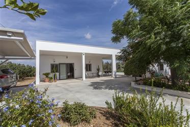 Top Villa with 5 bedrooms, Poll and Garden 