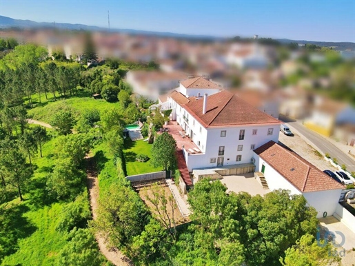 Fifth with 11 Rooms in Lisboa with 1864,00 m²